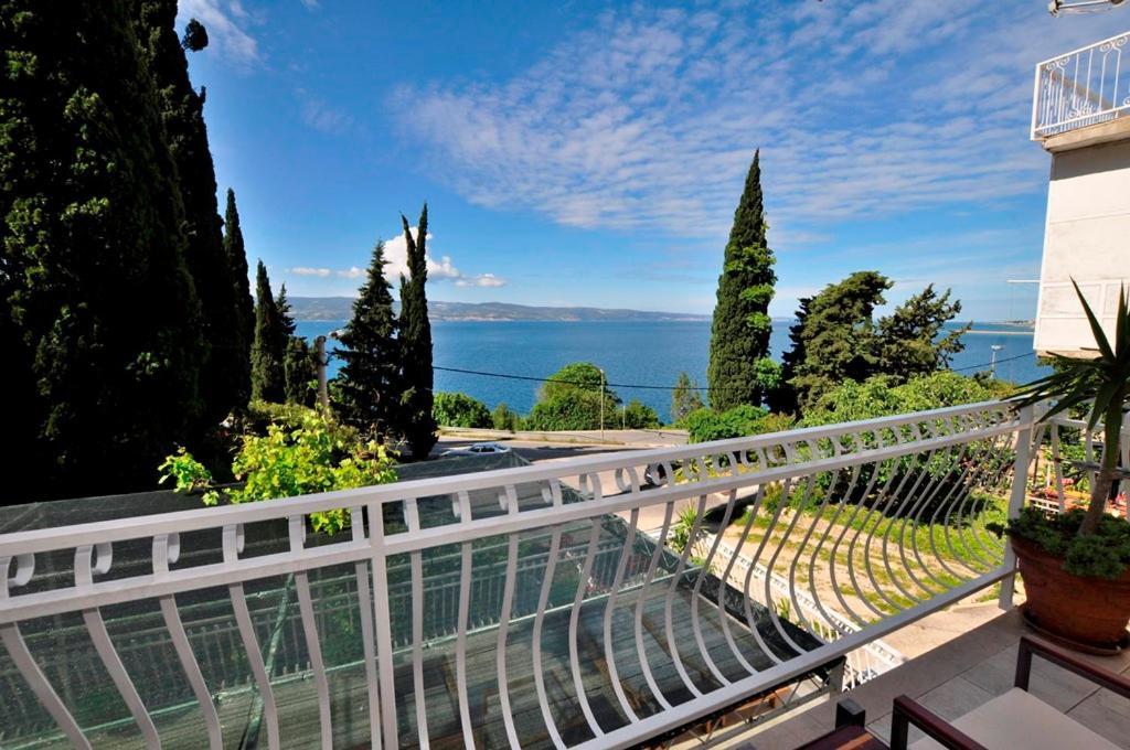Apartments Gabi Omis Exterior photo