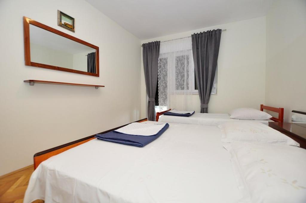 Apartments Gabi Omis Exterior photo