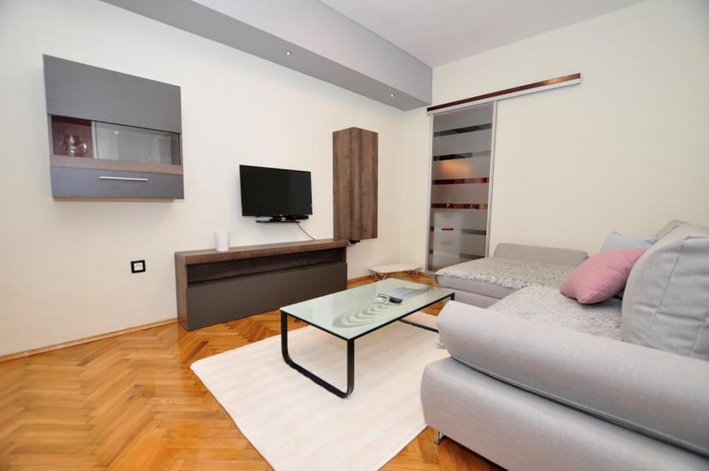 Apartments Gabi Omis Exterior photo