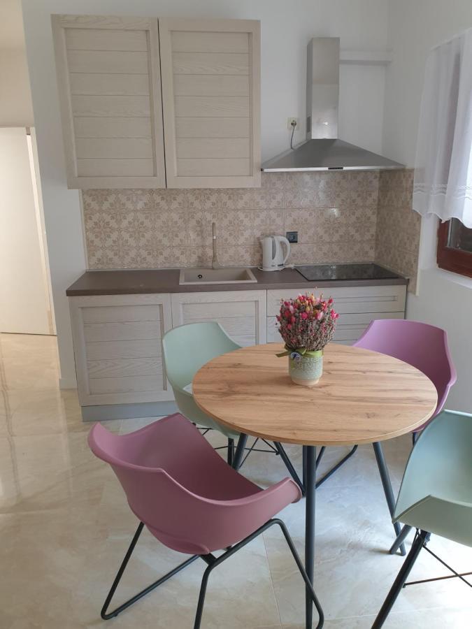 Apartments Gabi Omis Exterior photo