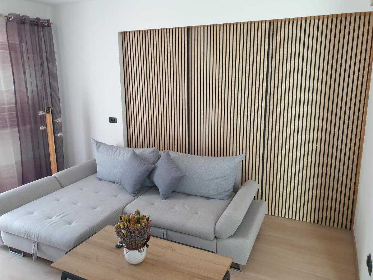 Apartments Gabi Omis Exterior photo