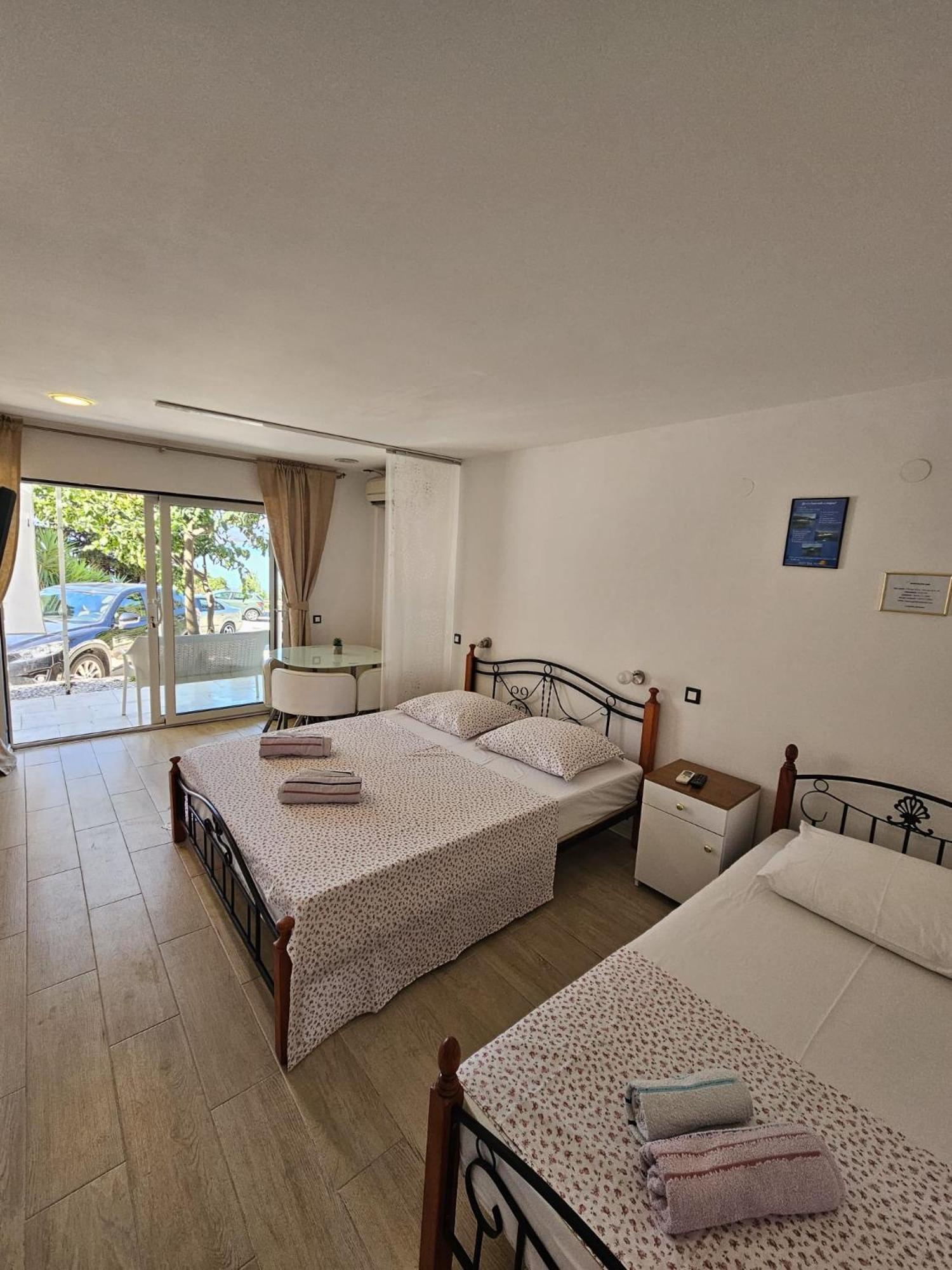 Apartments Gabi Omis Exterior photo