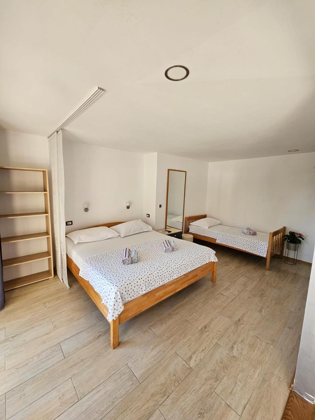 Apartments Gabi Omis Exterior photo