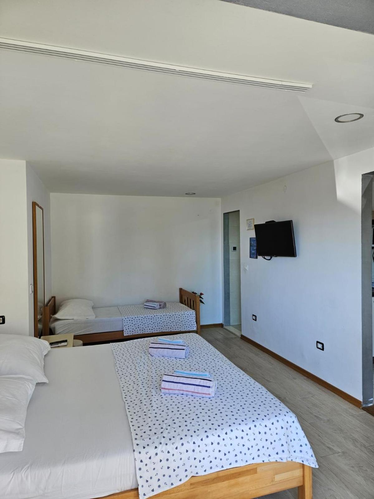 Apartments Gabi Omis Exterior photo