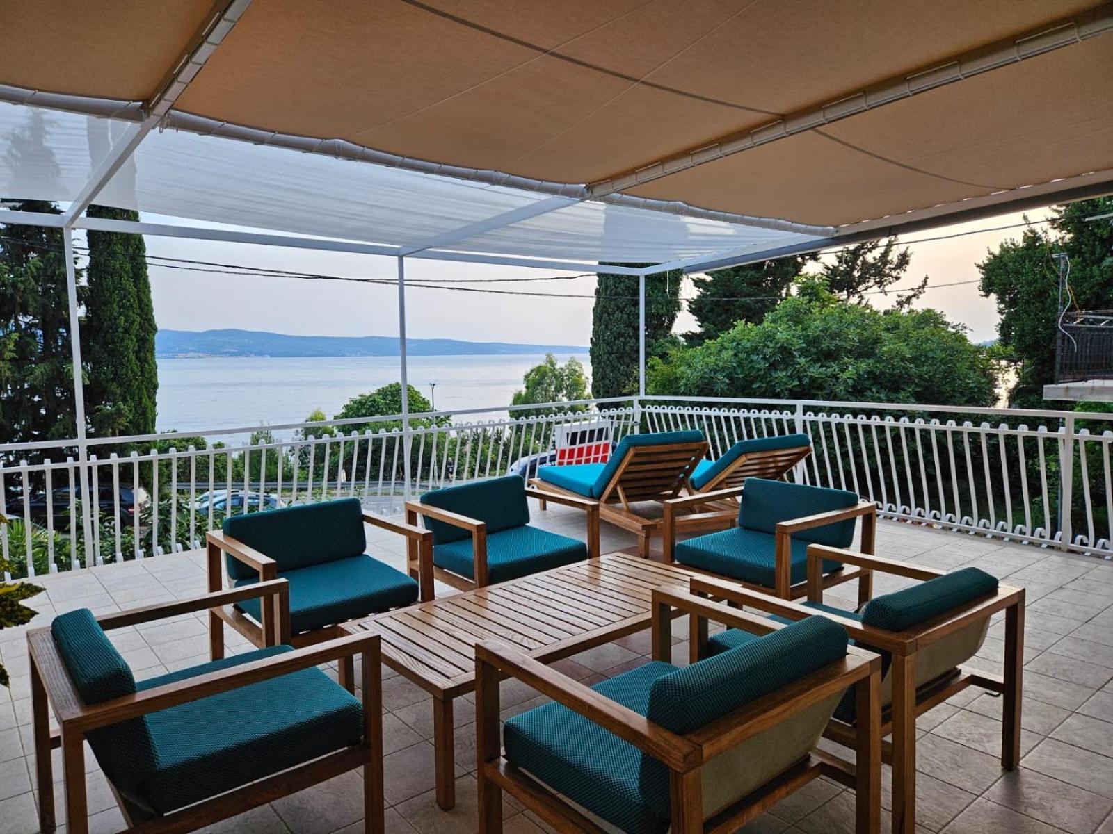 Apartments Gabi Omis Exterior photo