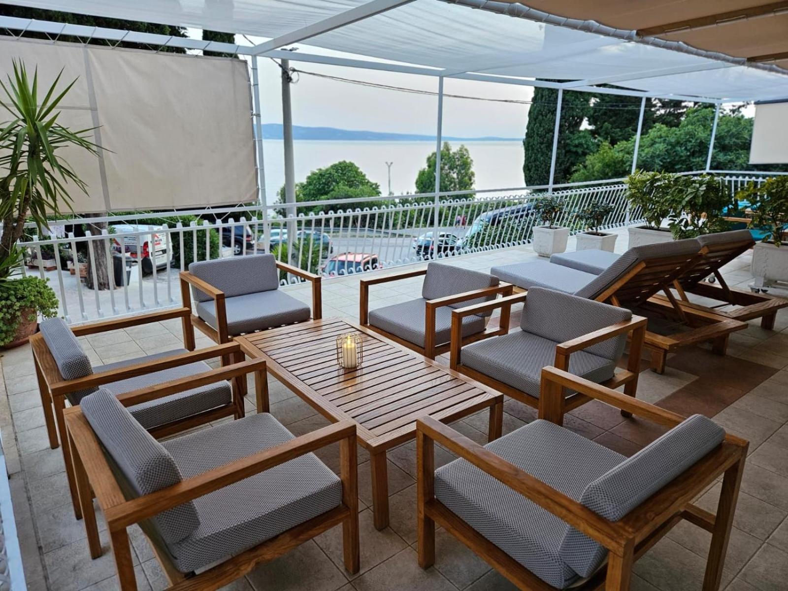 Apartments Gabi Omis Exterior photo