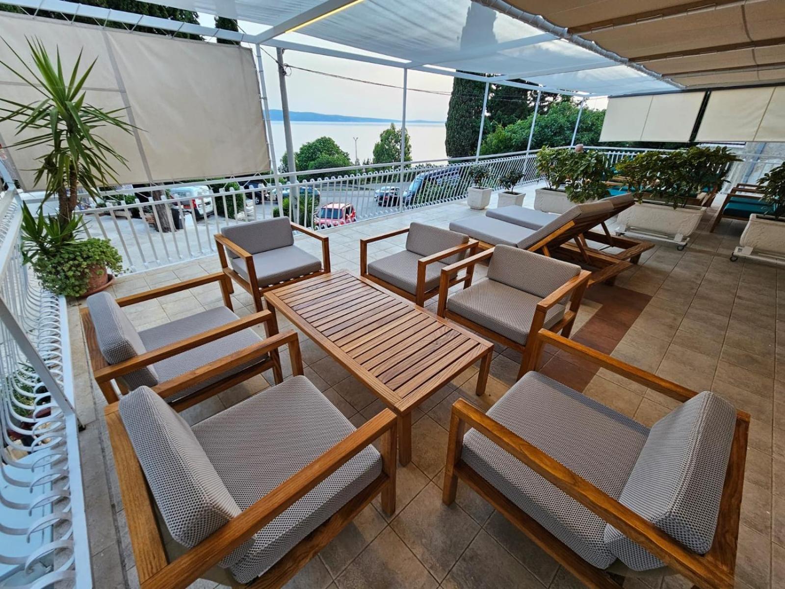 Apartments Gabi Omis Exterior photo